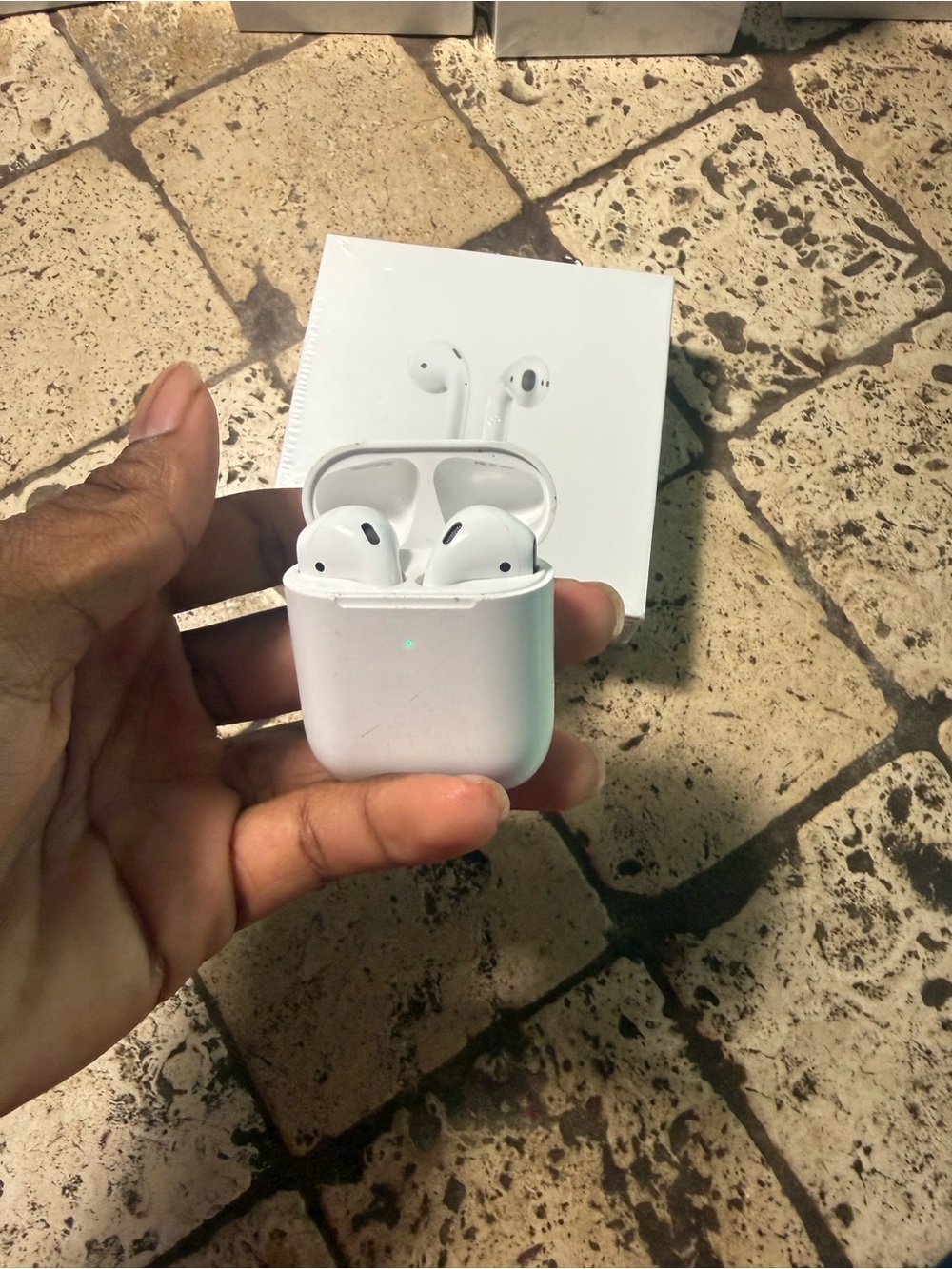 Apple White Wireless Earbuds with Charging Case